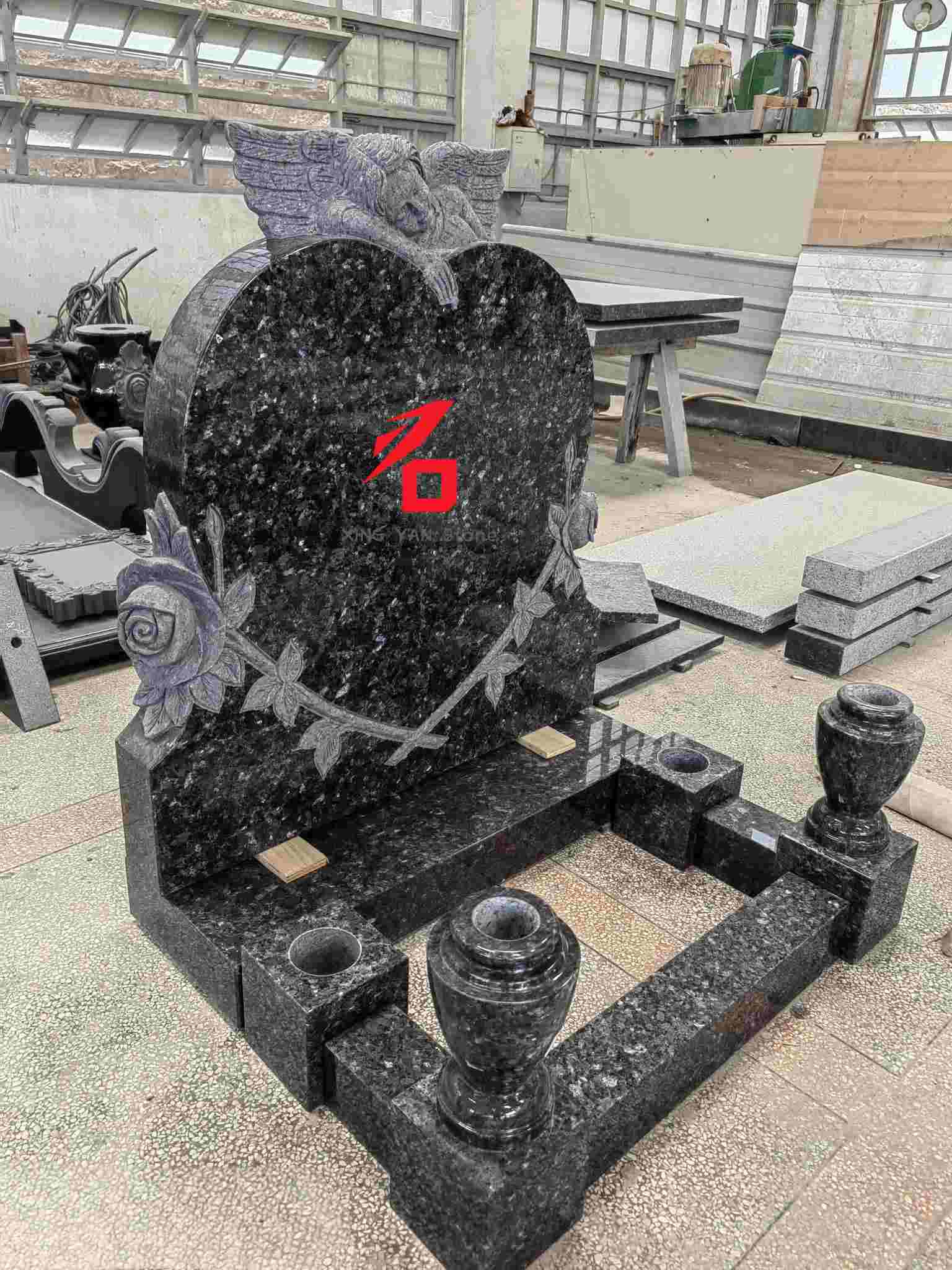 ブルーパール花崗岩のハート型天使記念墓石