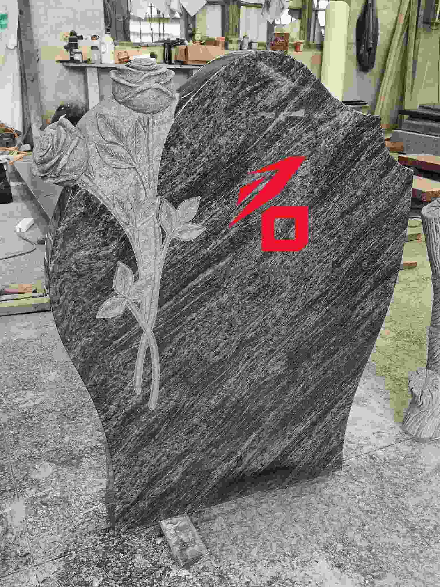 ハート型のバラ記念墓石