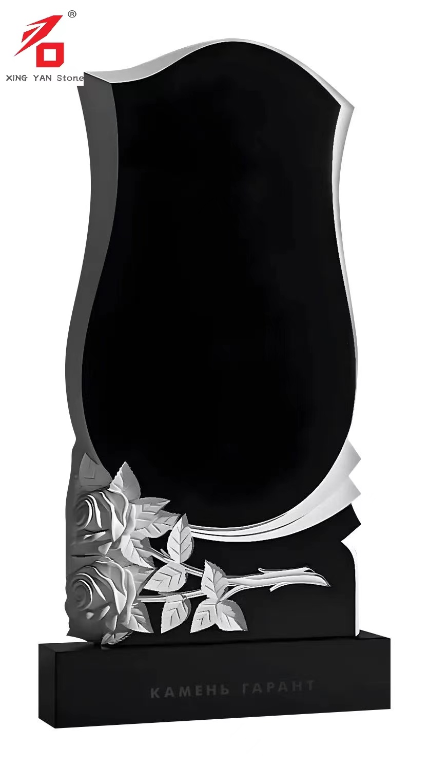 黒い花崗岩と白いバラで作られた記念碑